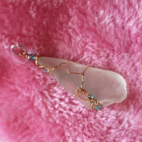NWT Beautiful Handcrafted Canadian ๐จ๐ฆ Beach Glass Pendant - Picture 2 of 5